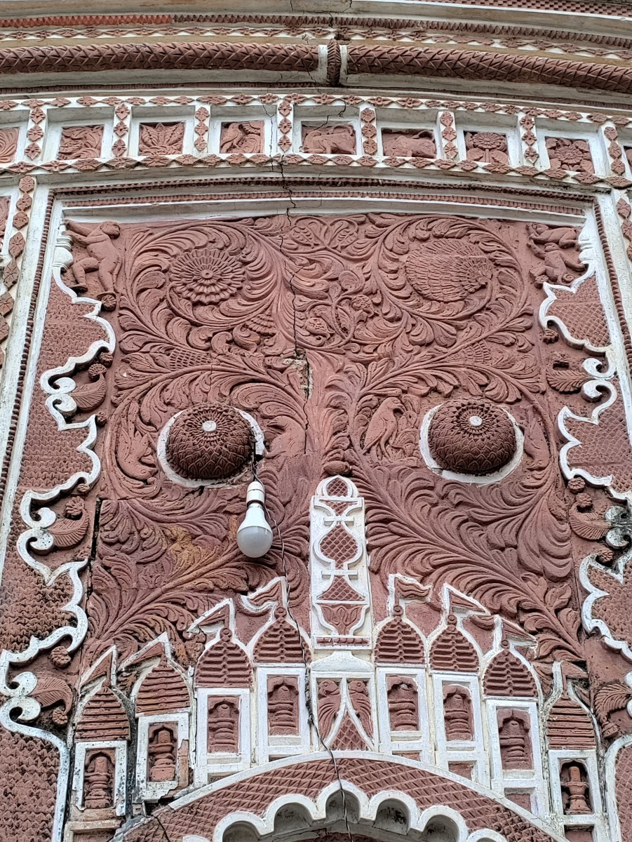 Terracotta decorations of the front façade