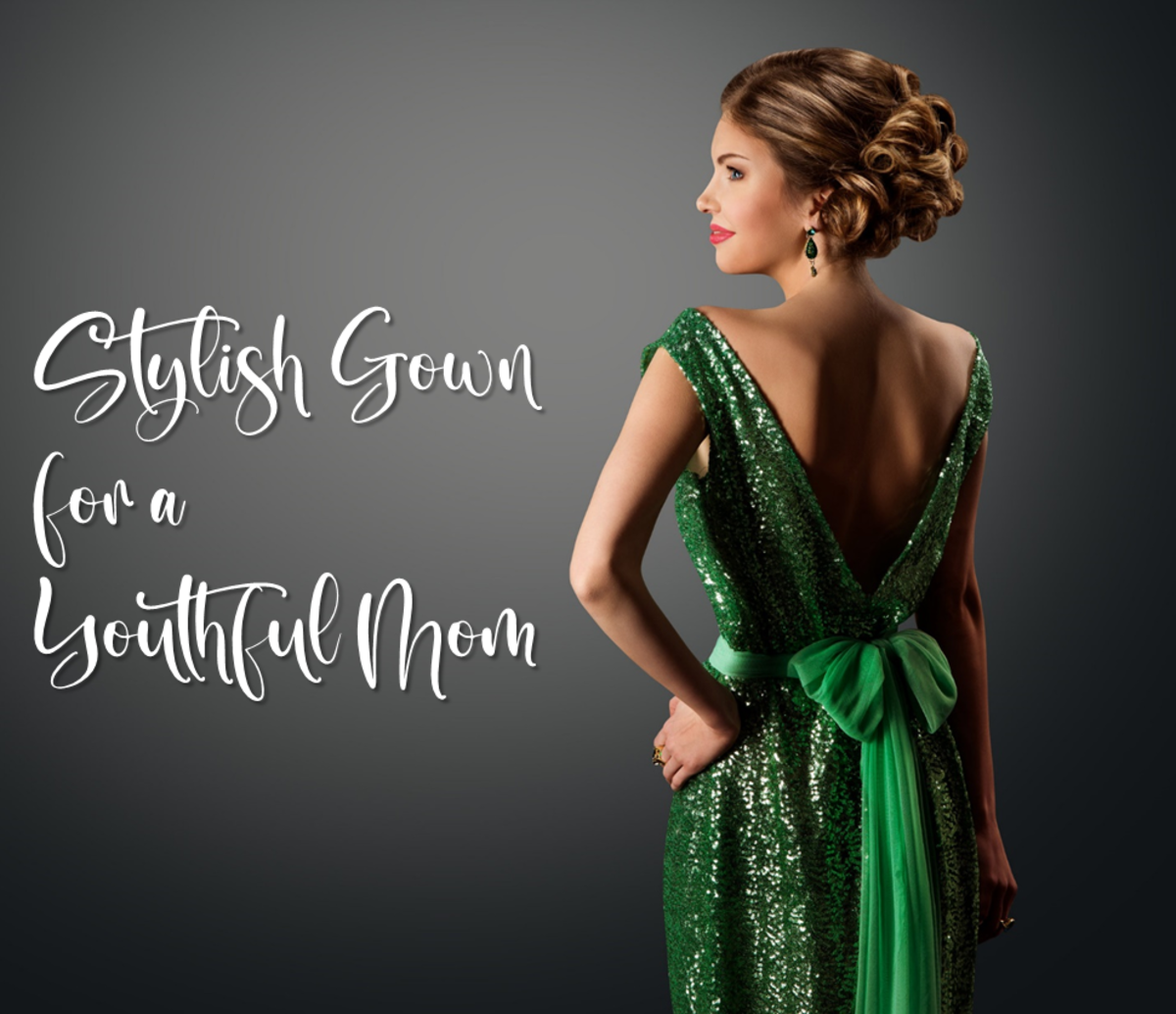 A youthful style for the bride's mother. Green sequined dress with a beautiful bow waist sash.