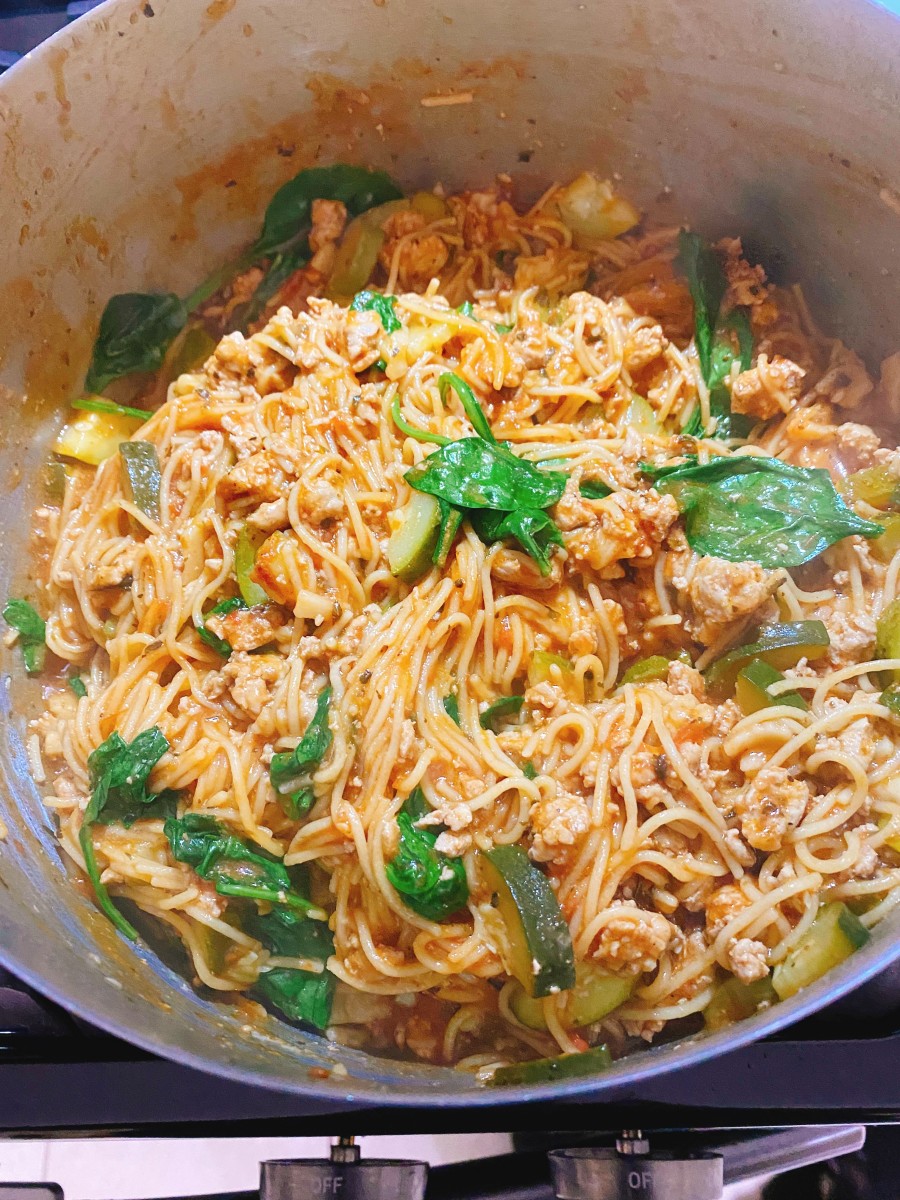 One-pot spaghetti with ground turkey and veggies