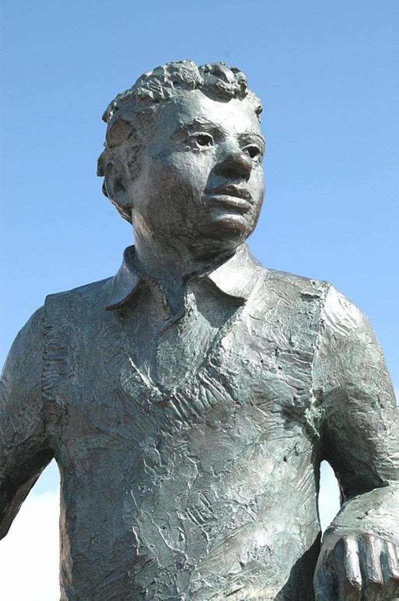 Statue of Dylan Thomas, Maritime Quarter, Swansea, England