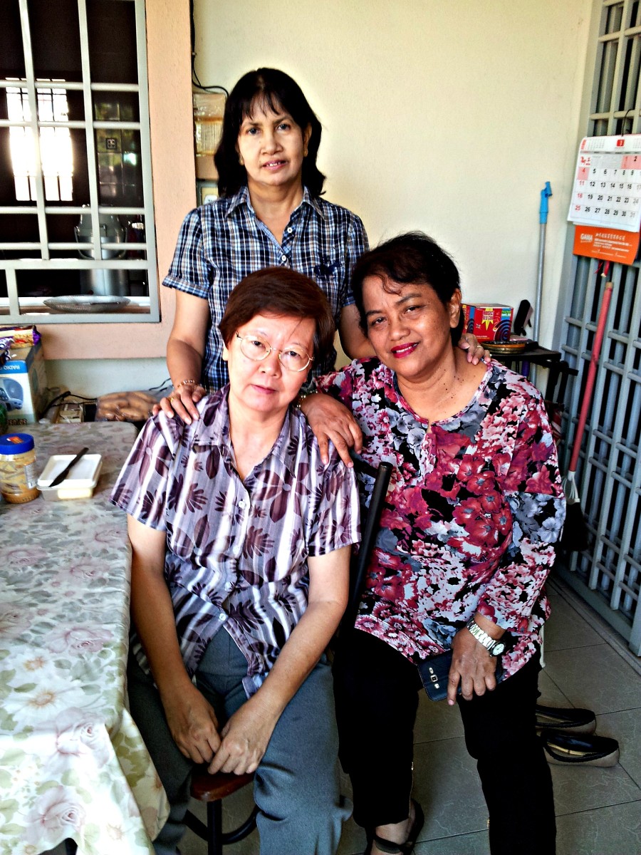 My wife Elsie, Ros (right seated) and Ros's sis-in-law, Jeanne (standing)