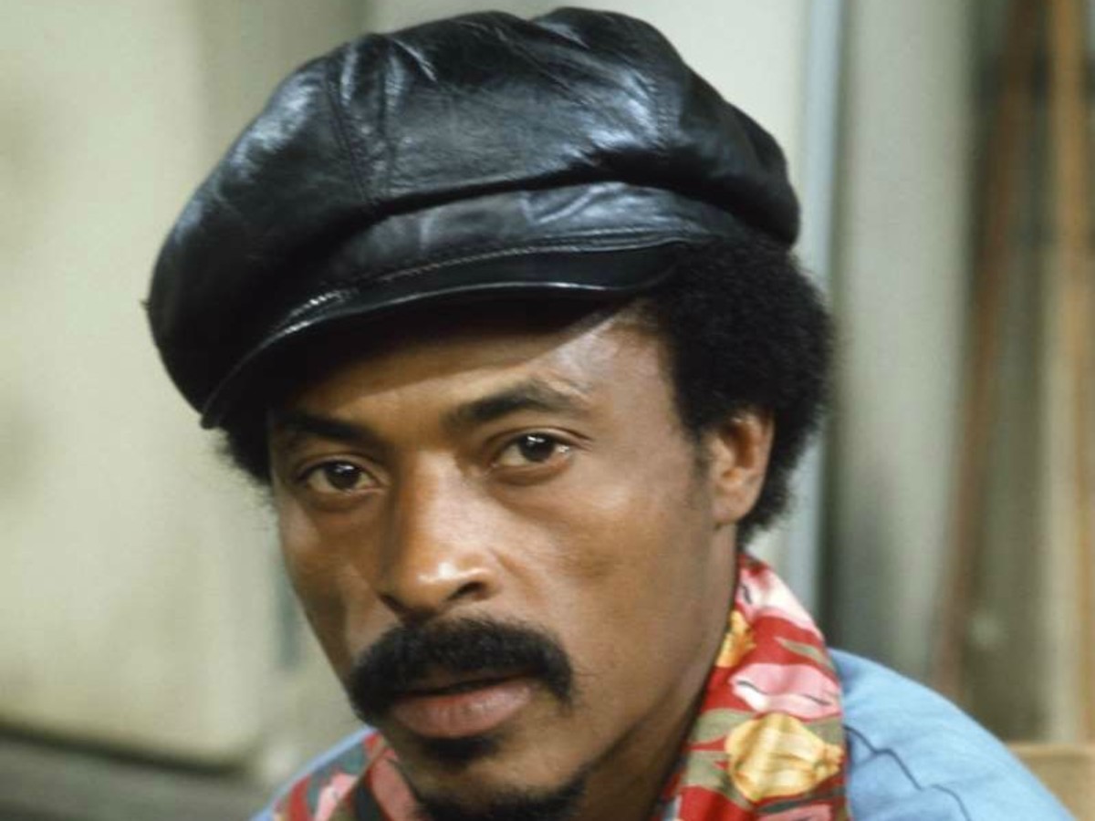 legendary-sitcom-hats-in-tribute-to-mike-nesmith