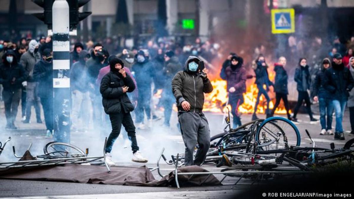 Riots in Netherlands, dw.com