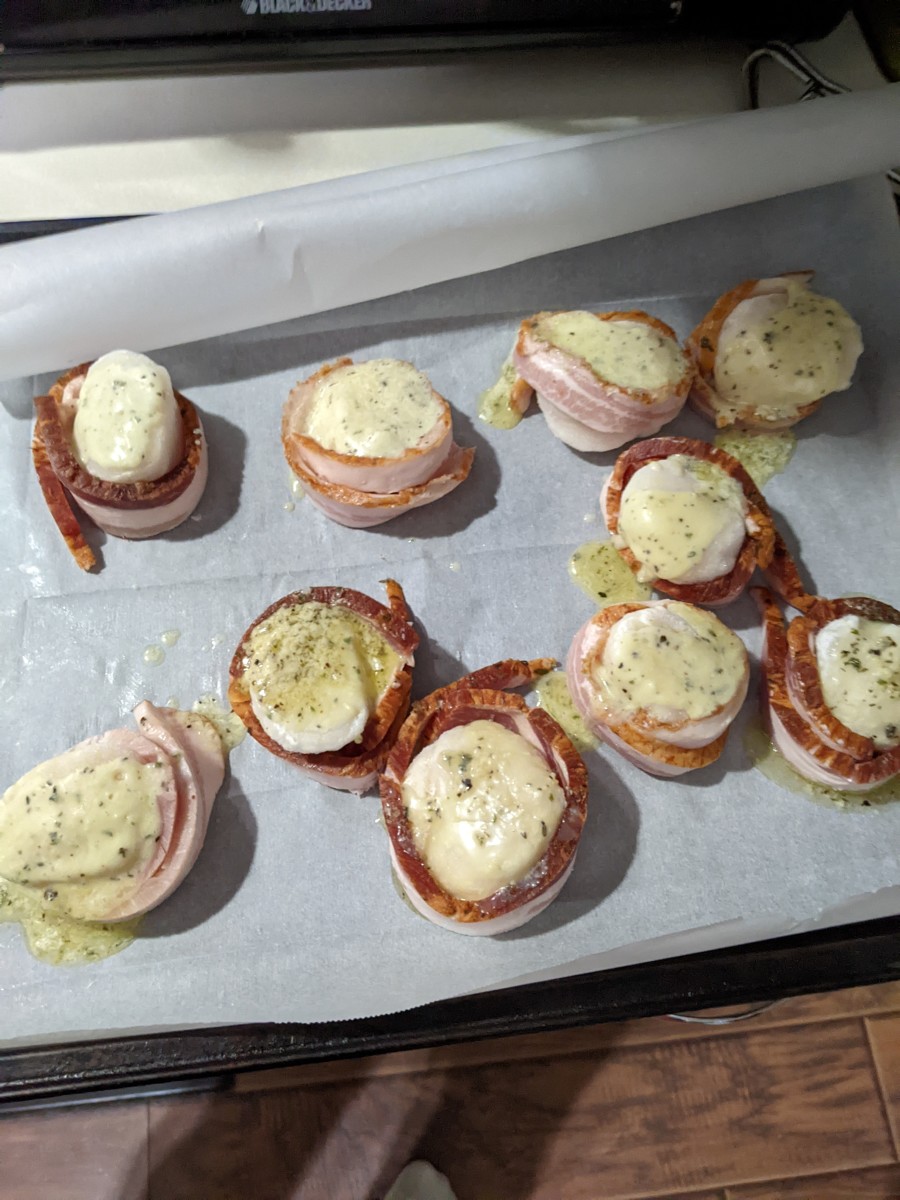 scallops-wrapped-in-bacon-in-oven