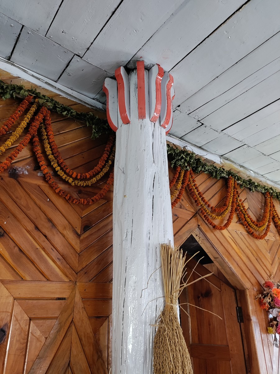 A decorated wooden pillar; Durga temple, Nartiyang 