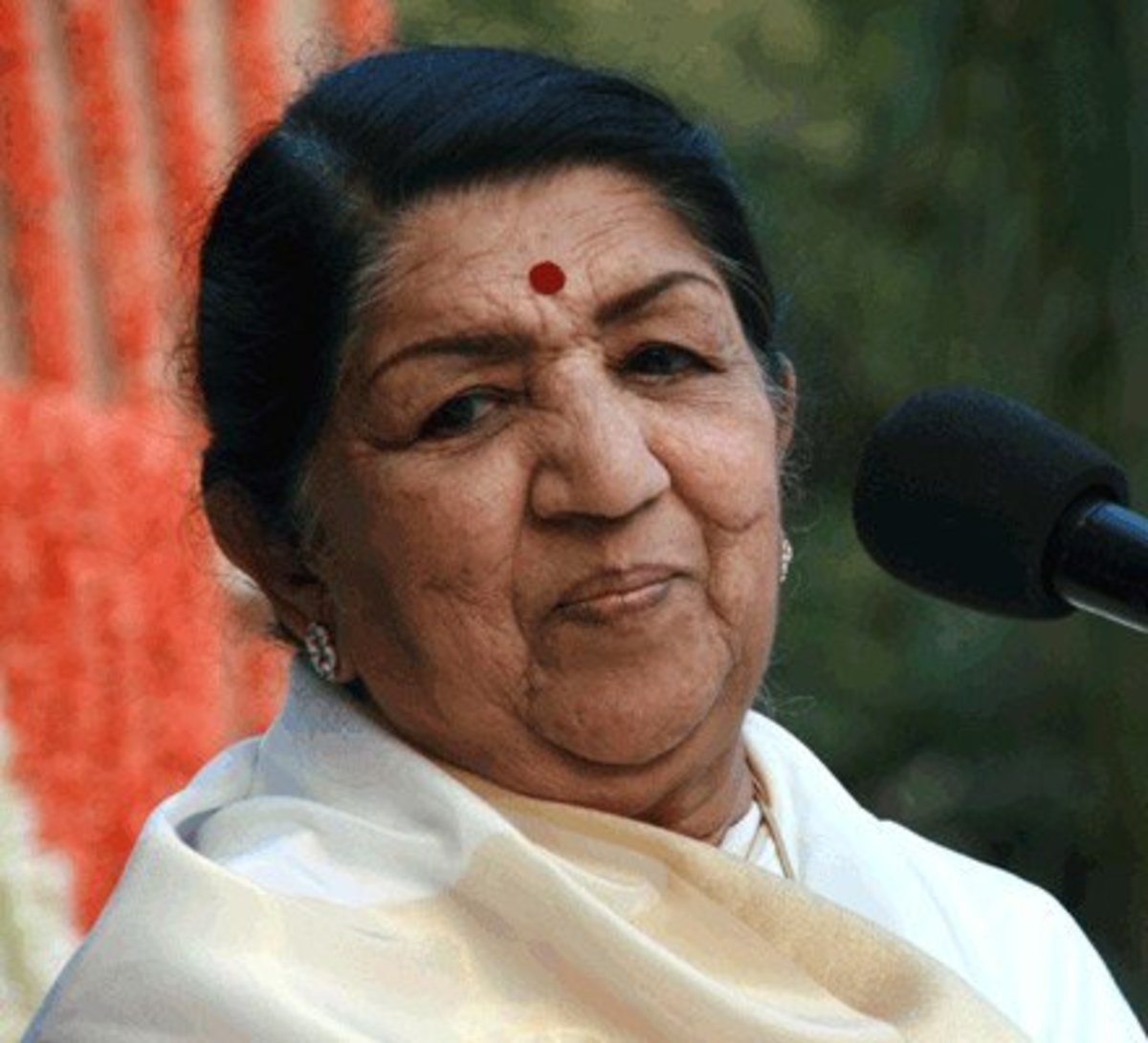 a-tribute-to-lata-mangeshkar-the-indian-bollywood-singer