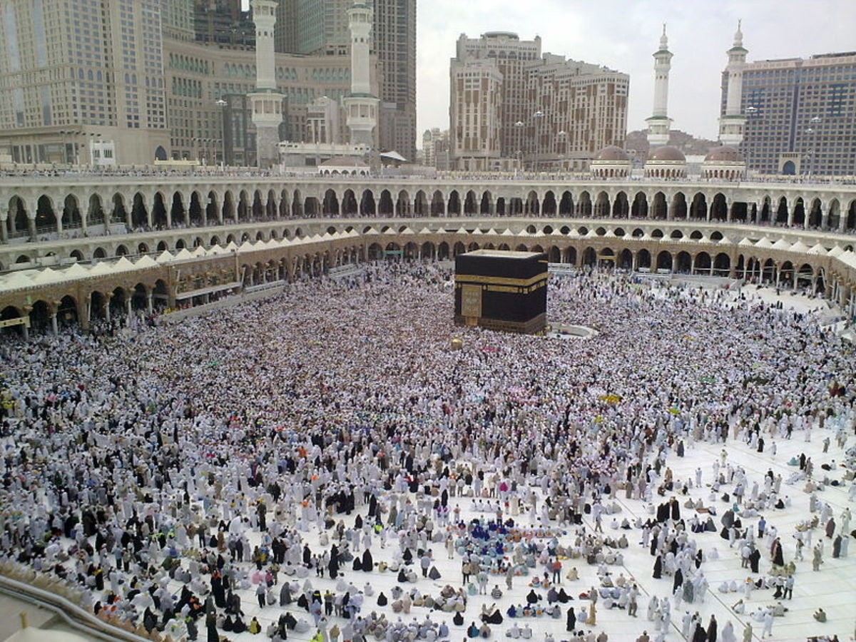 Mecca for farewell circumambulation of Kaaba by Omar Chatriwala of Al Jazeera English - image via wikimedia commons.