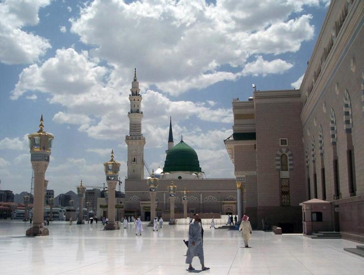 the Masjid of Muhammed, the prophet of Islam - image via wikimedia commons by Noumenon