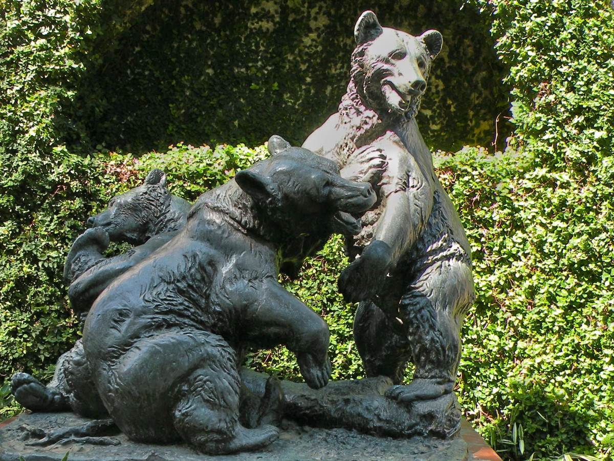 A family of bears wrestle playfully in this sculpture by Anna Hyatt Huntington.