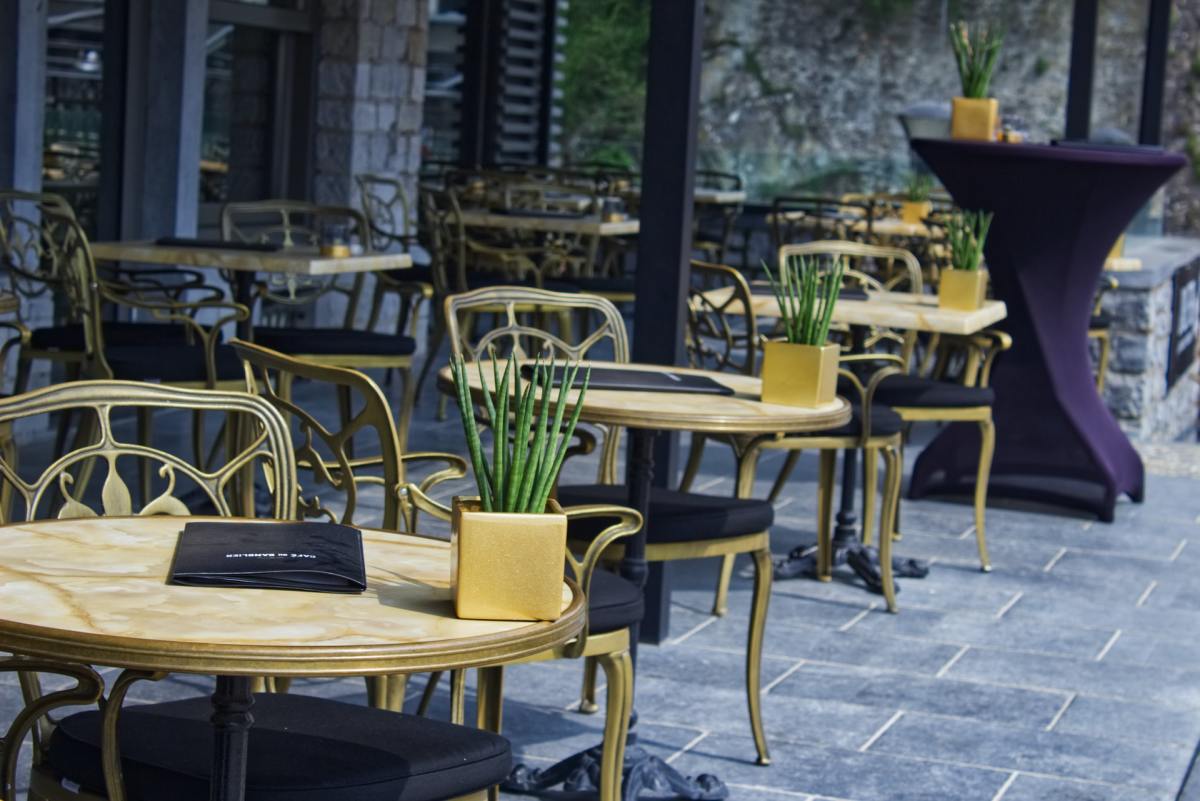 How Businesses Can Maintain Outdoor Furniture to Prevent from Degrading?