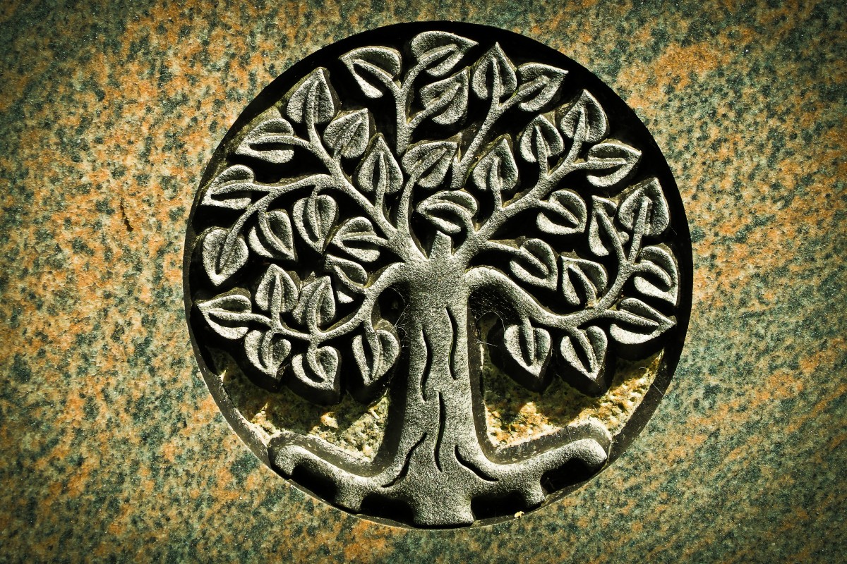The Tree of Life's symbol as displayed on a tombstone 