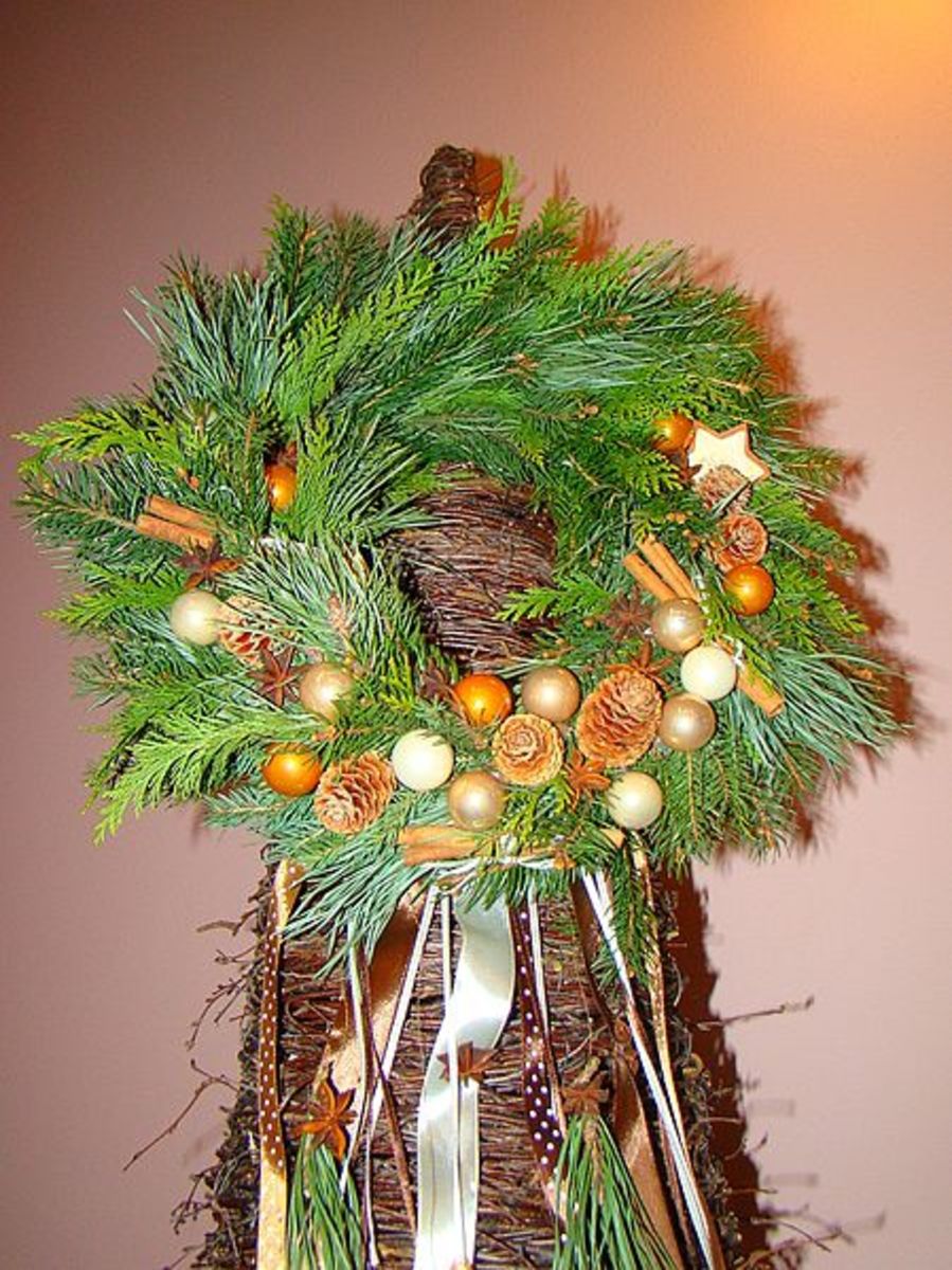 A beautiful, natural Christmas wreath. This style comes from Poland.