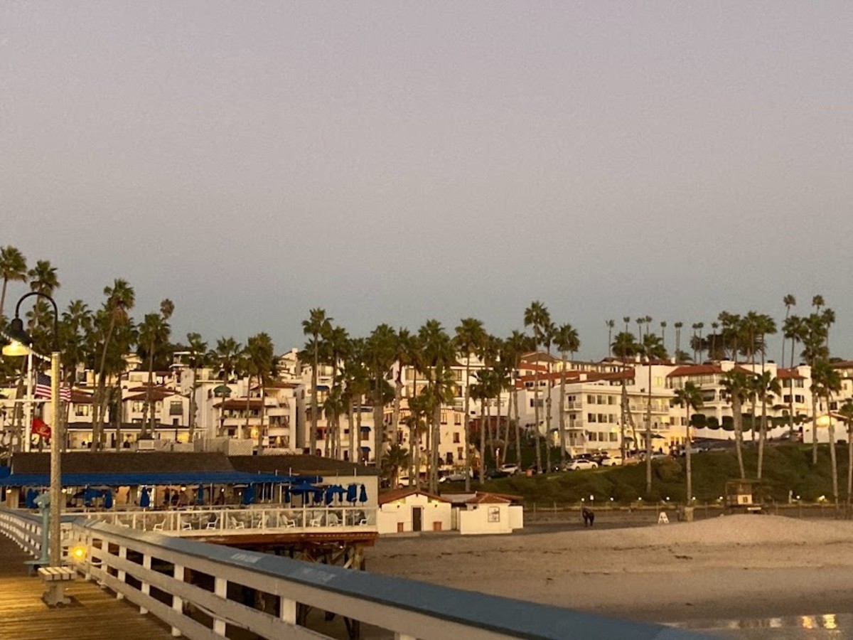 A cloudless day. View of San Clemente from the pier 