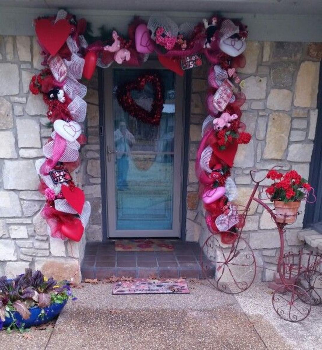 65+ Romantic Valentines Day Porch Decor Ideas to Love to Your
