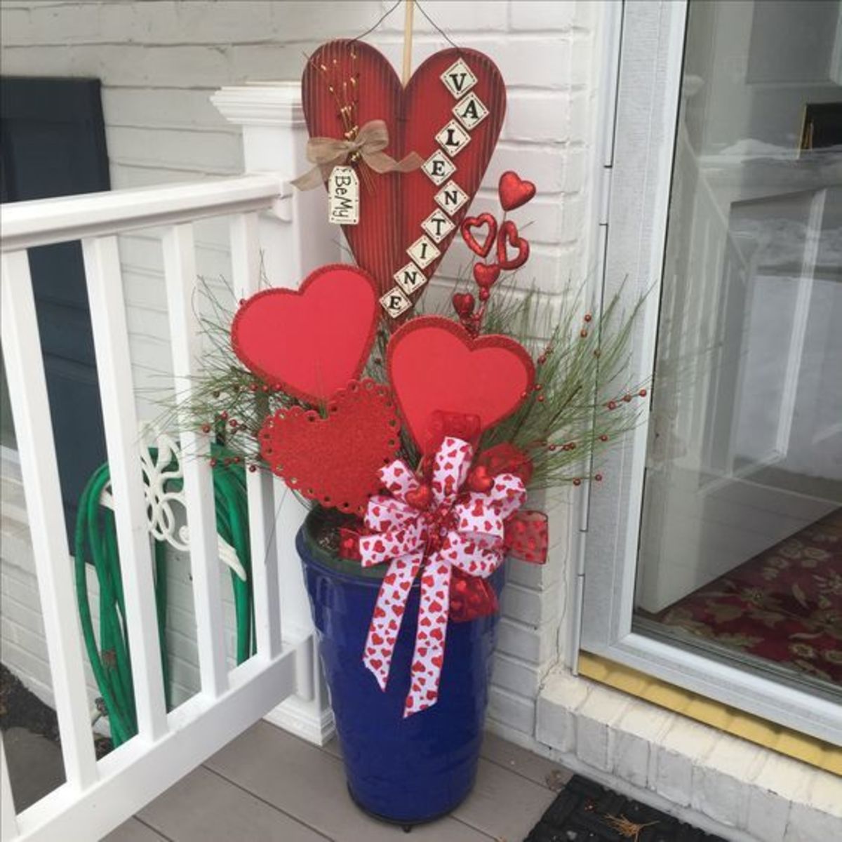 valentines-day-porch-decor