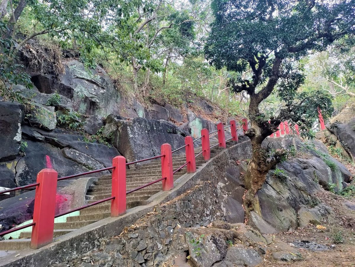 Steps to the temple 1