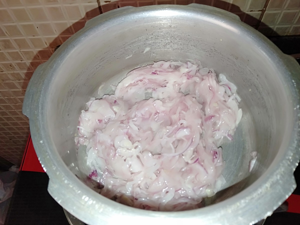 Heat oil in a pressure cooker. Add sliced onion. 