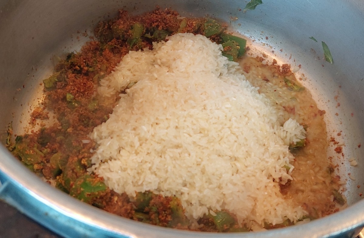Add 1 cup washed rice, mix.