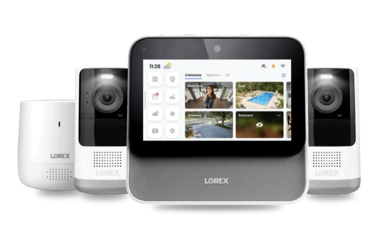 Lorex Gives You Security With Their Lorex Smart Home Security Center with 2K Cameras and Range Extender