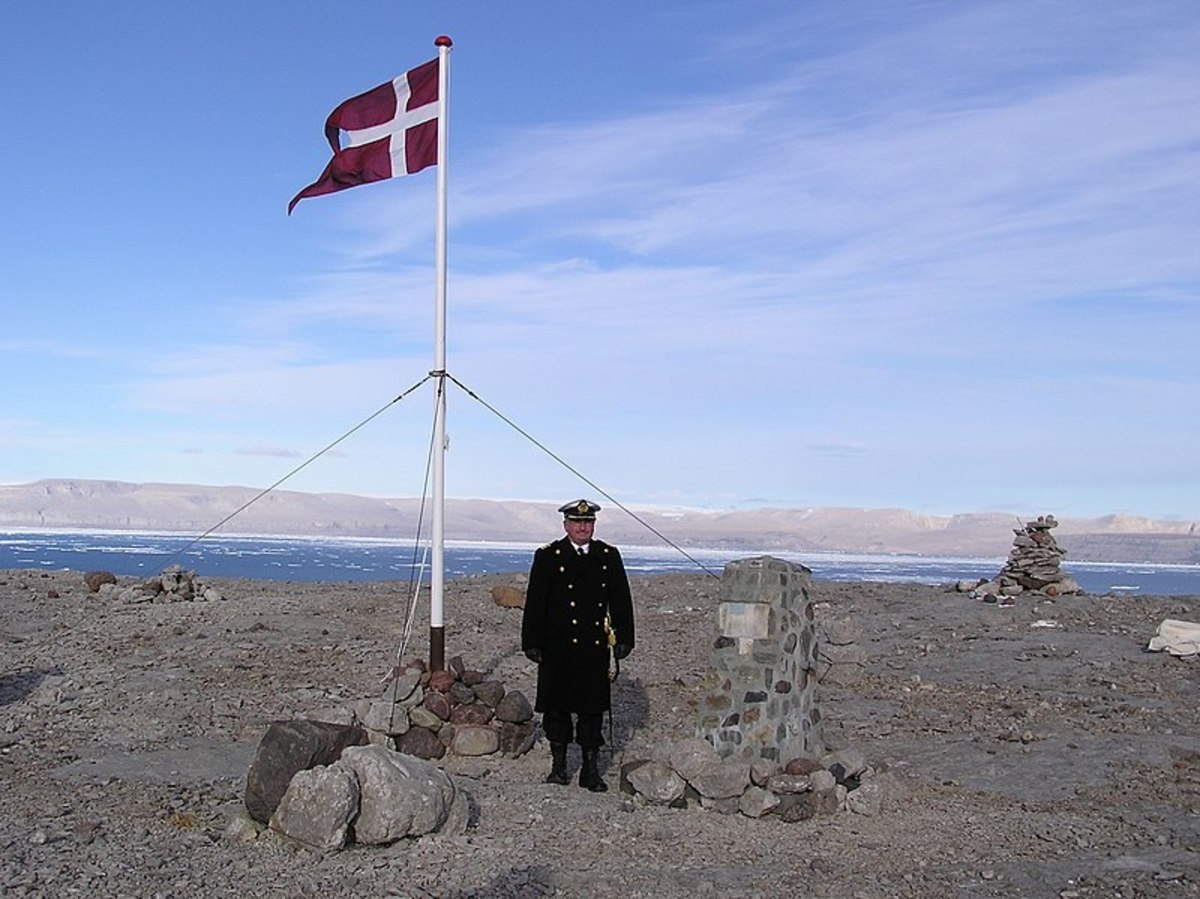 In 2003, it was Denmark's turn to hoist its flag on Hans Island. 