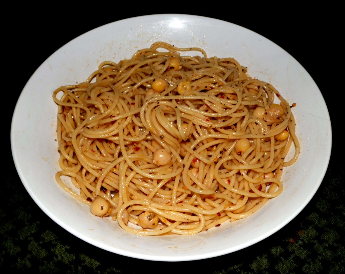 Spaghetti with chickpeas and sage