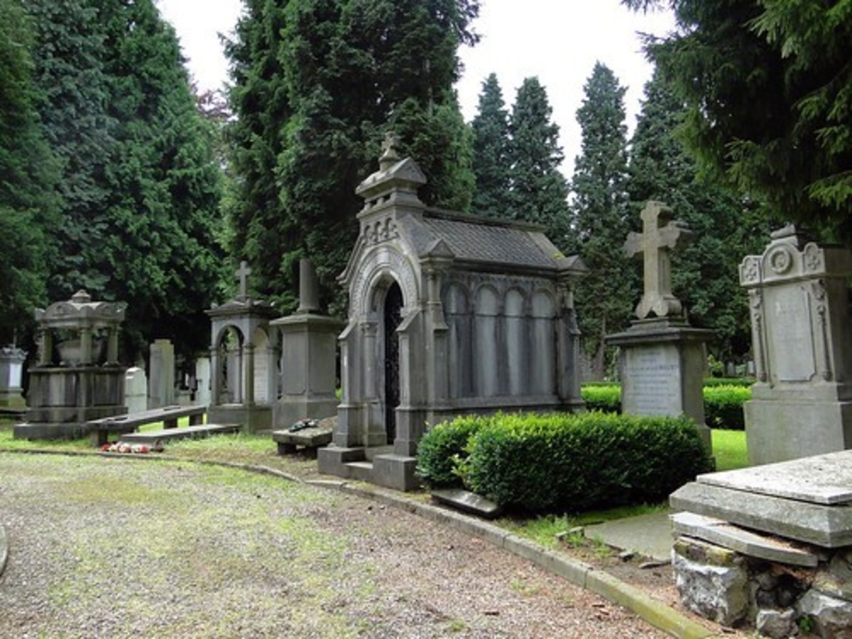 Mourners in Victorian England observed elaborate and period-specific customs after a loved one passed away.
