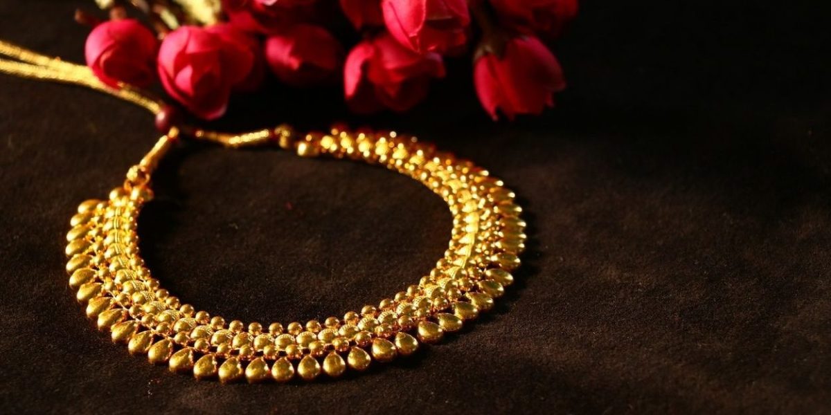 Gold jewelry is often intricate and full of of details that can complicate cleaning