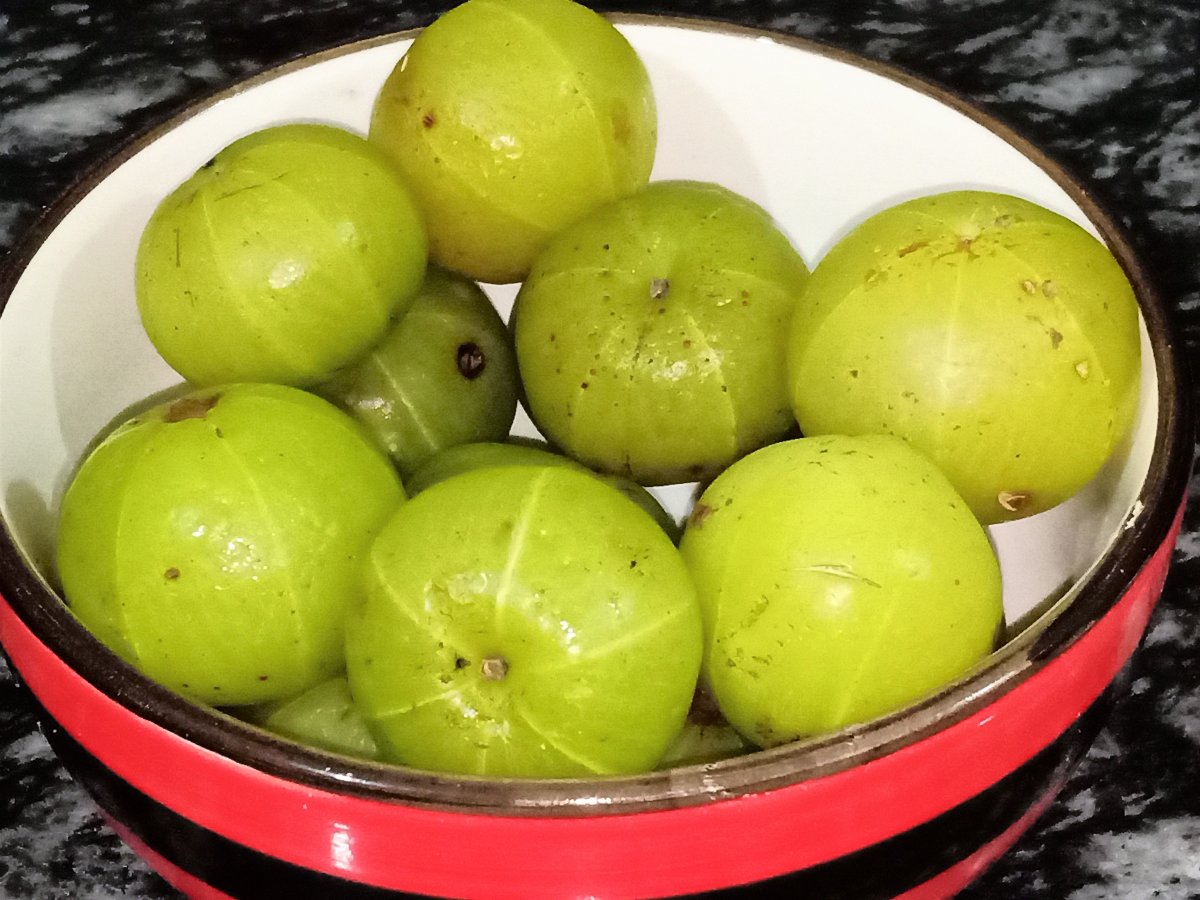 How To Make Pure Amla (Indian Gooseberry) Oil at Home