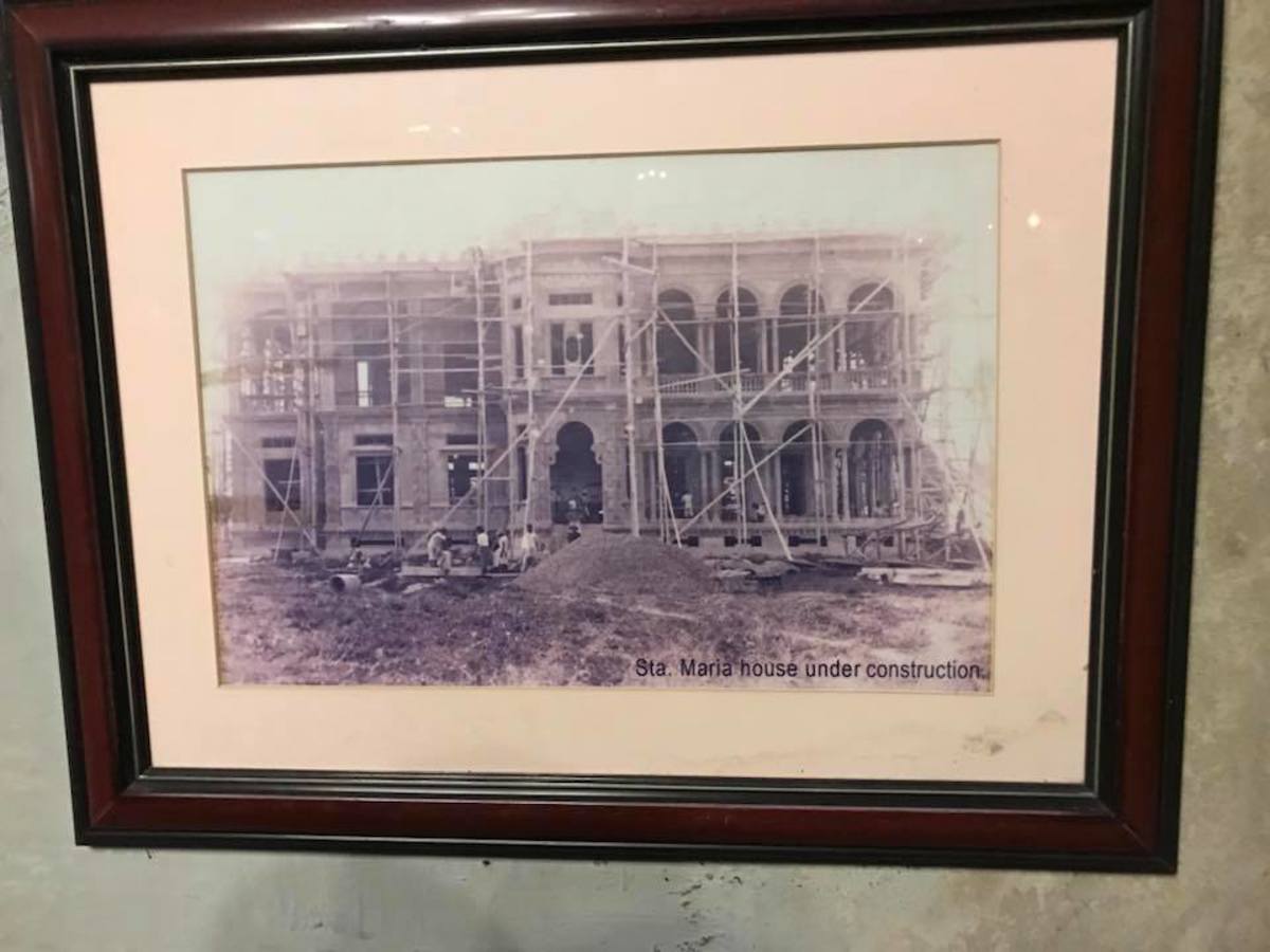 During WWII, Filipino guerrillas and American colonial rulers set fire to the mansion to prevent invading Japanese soldiers from utilizing it as a military headquarters. The three-day fire destroyed the edifice, leaving only an empty cement shell.
