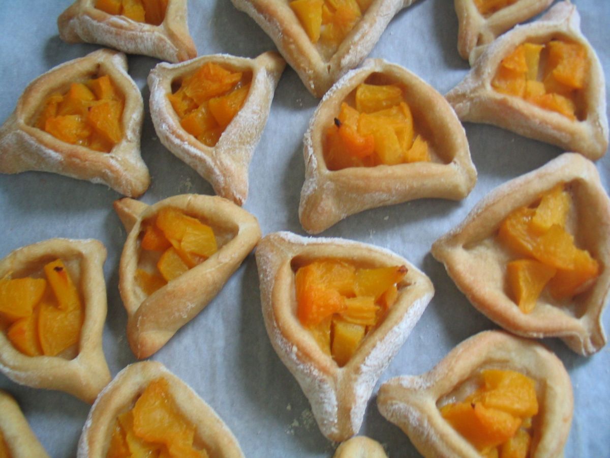 These are gluten-free hamantashen made with the dough from the recipe below.