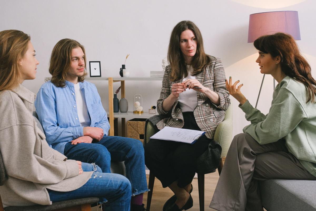 A support group allows participants to share their personal experiences and thoughts, coping skills, or direct knowledge about diseases or treatments.