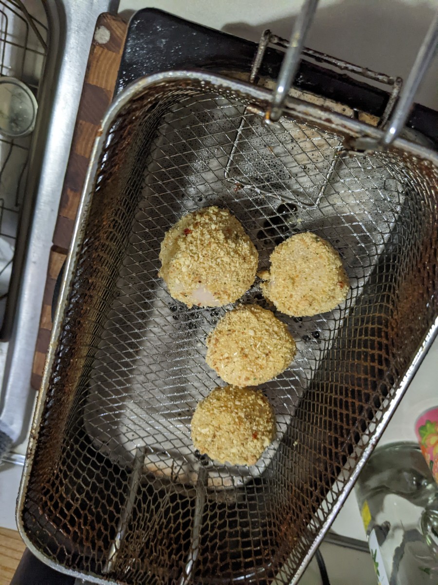 scallops-flour-egg-and-cracker-crumbed