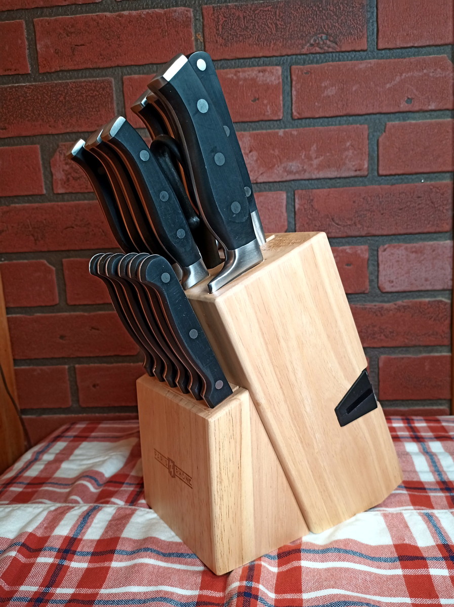 Review of the Paris Rhone 16-Piece Kitchen Knife Set