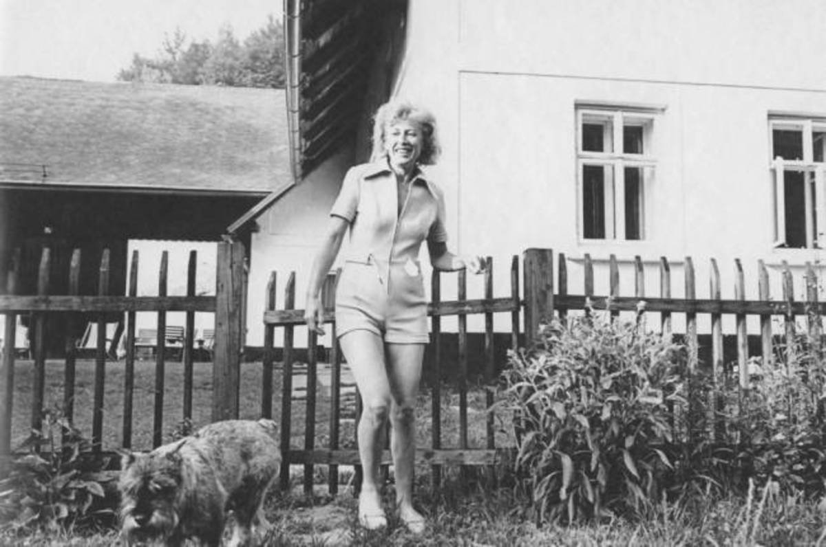 OLGA SPLICHALOVA (1933-1996) WIFE OF 40 YEARS TO VACLAV HAVEL