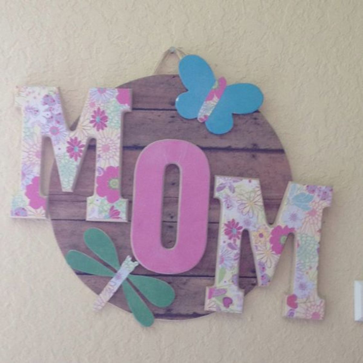 "Mom" Plaque With Butterfly and Dragonfly