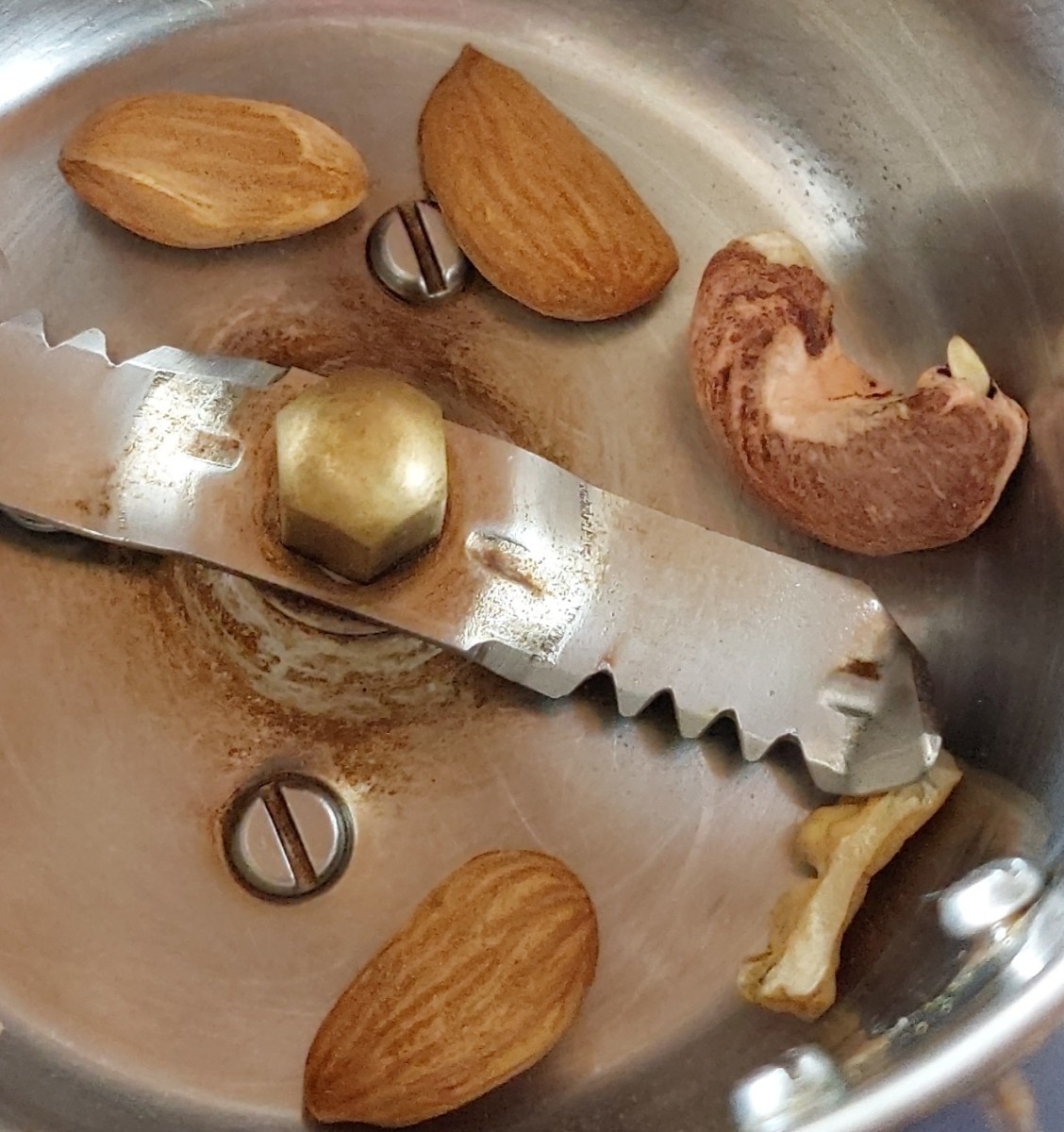 In a mixer jar, add 2-3 almonds, 1-2 cashews and 1/2 walnut.