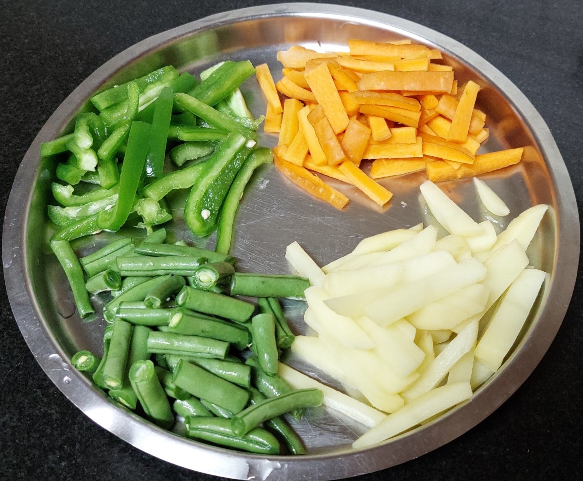 Wash and chop potato, capsicum, carrot and beans. Set aside.
