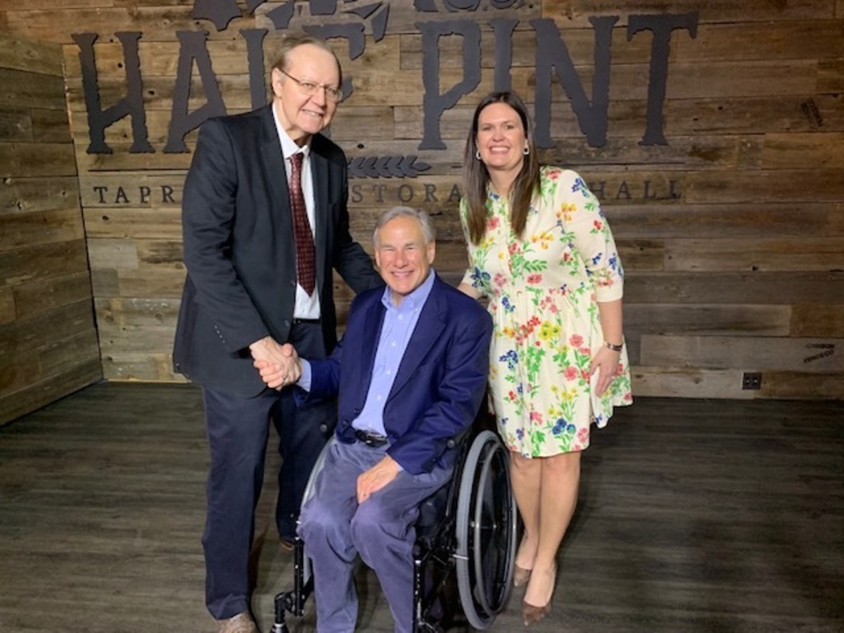 gov-greg-abbott-and-sarah-huckabee-sanders-make-campaign-stop-in-governors-hometown-before-primary