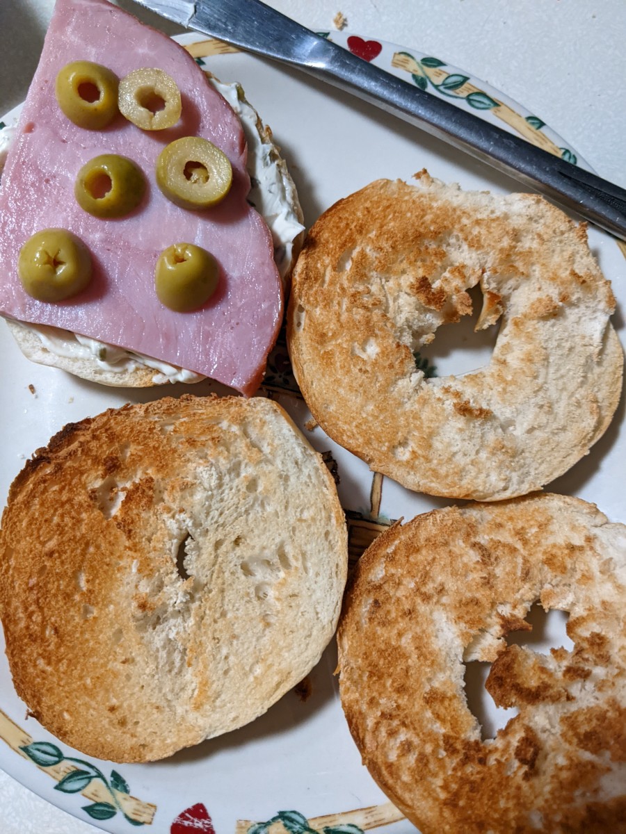 bagel-snacks-olives-ham-cream-cheese