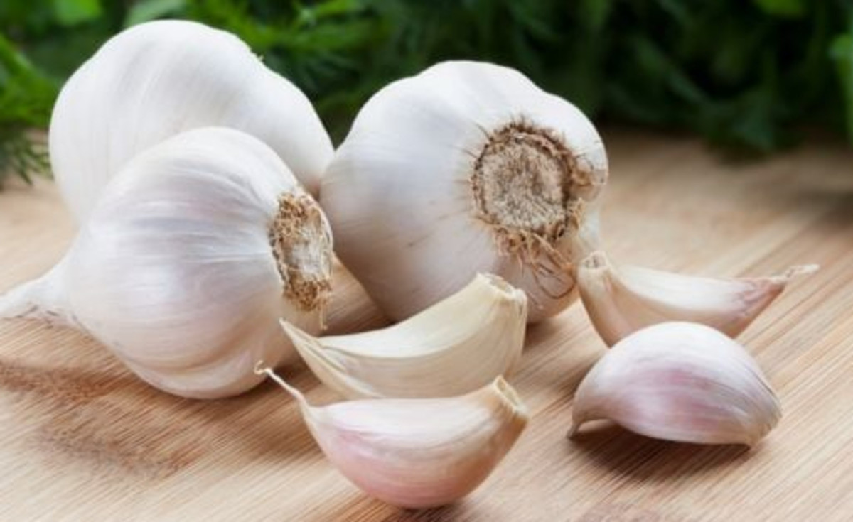 This Is Why You Should Lay Down With a Clove of Garlic Under Your Pillow.