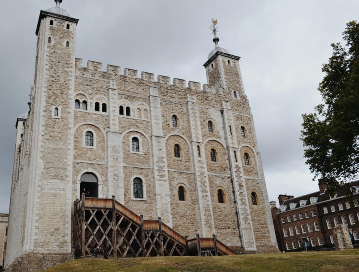 Bishop Flambard: The Tower of London's First Prisoner