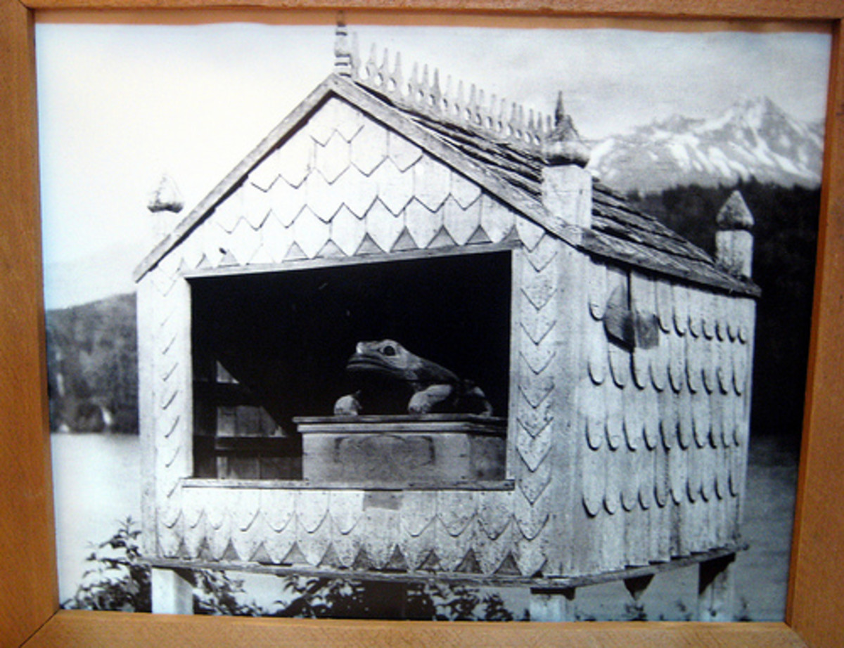 Arts:A Tsimshian grave house.