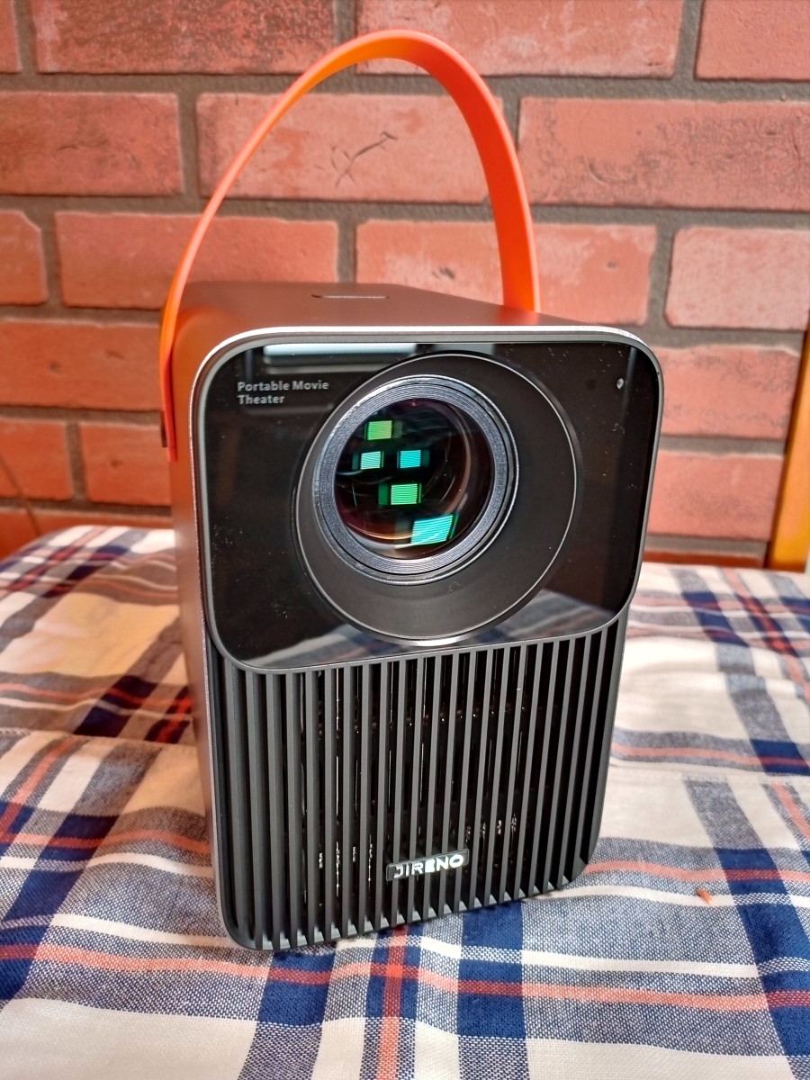 Review of the Jireno Cube4 Portable Projector