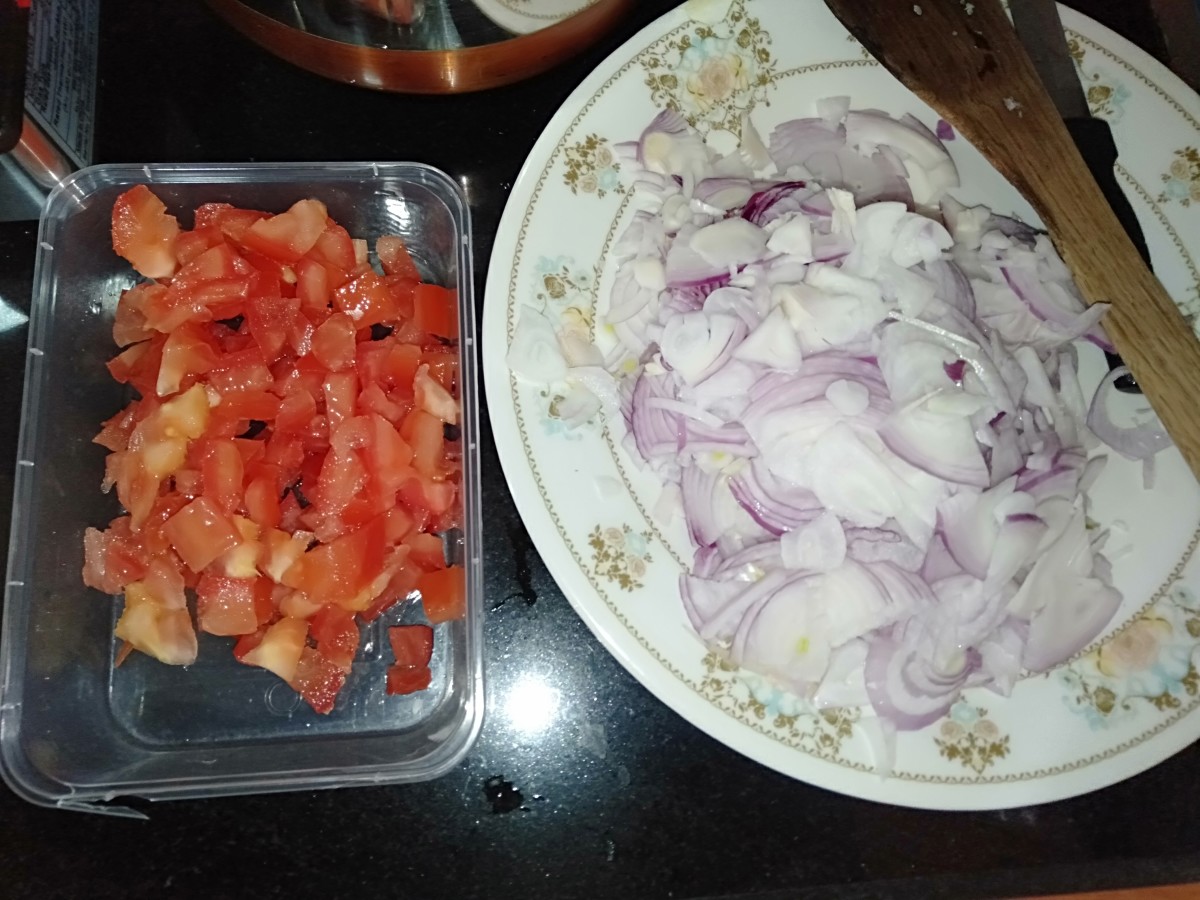 Here i have sliced onions and chopped tomato.