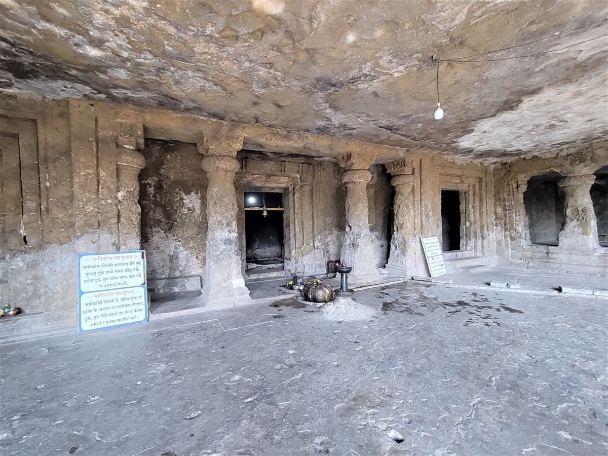 Main or the central cave, Mandapeshwar