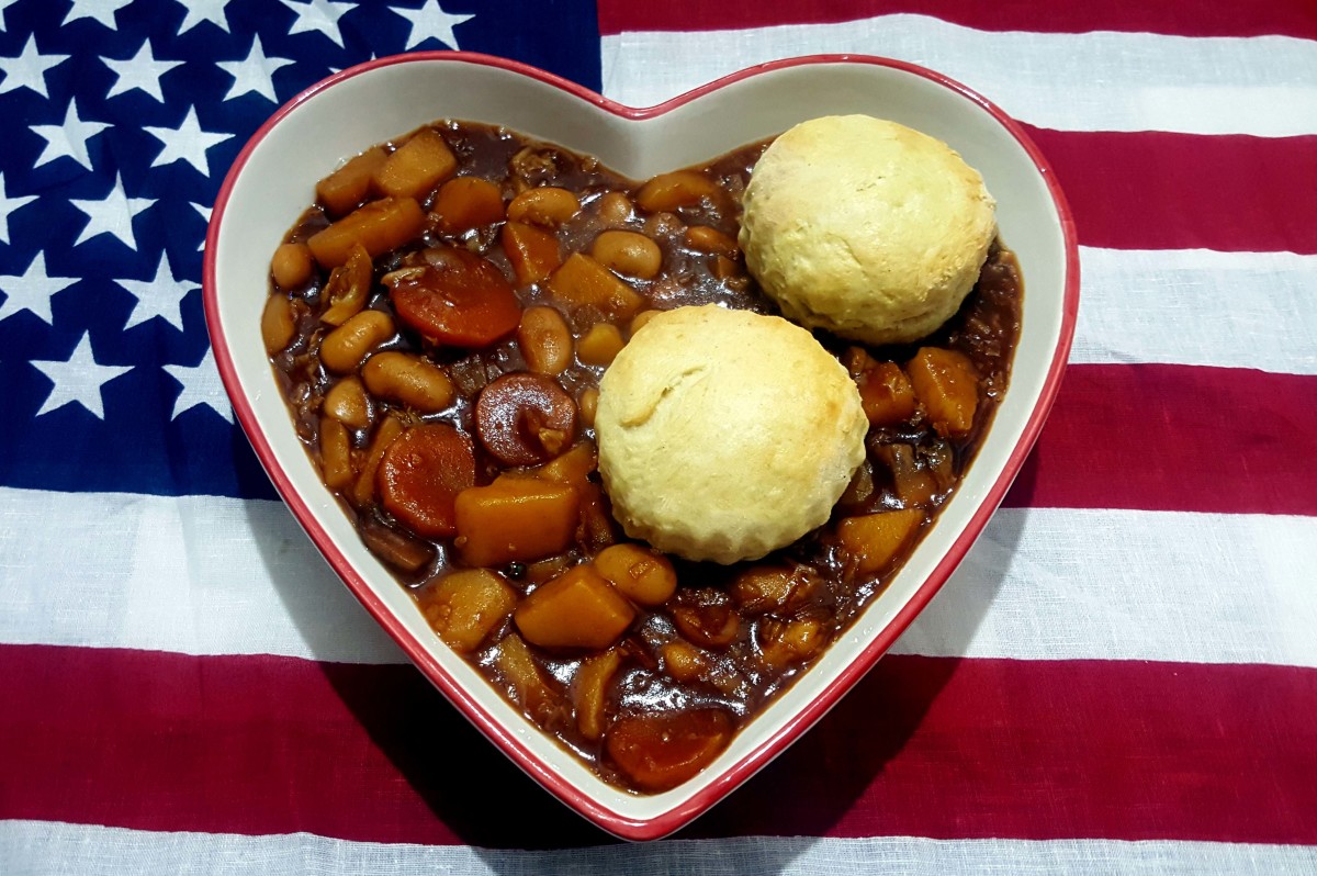 Vegetable stew with American biscuits