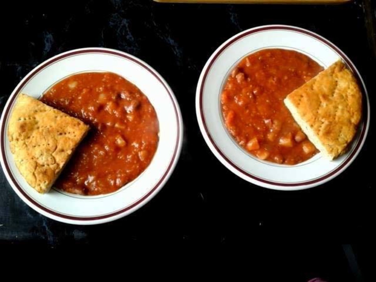 Vegetable stew with pie crust, similar to American biscuits but without the buttermilk