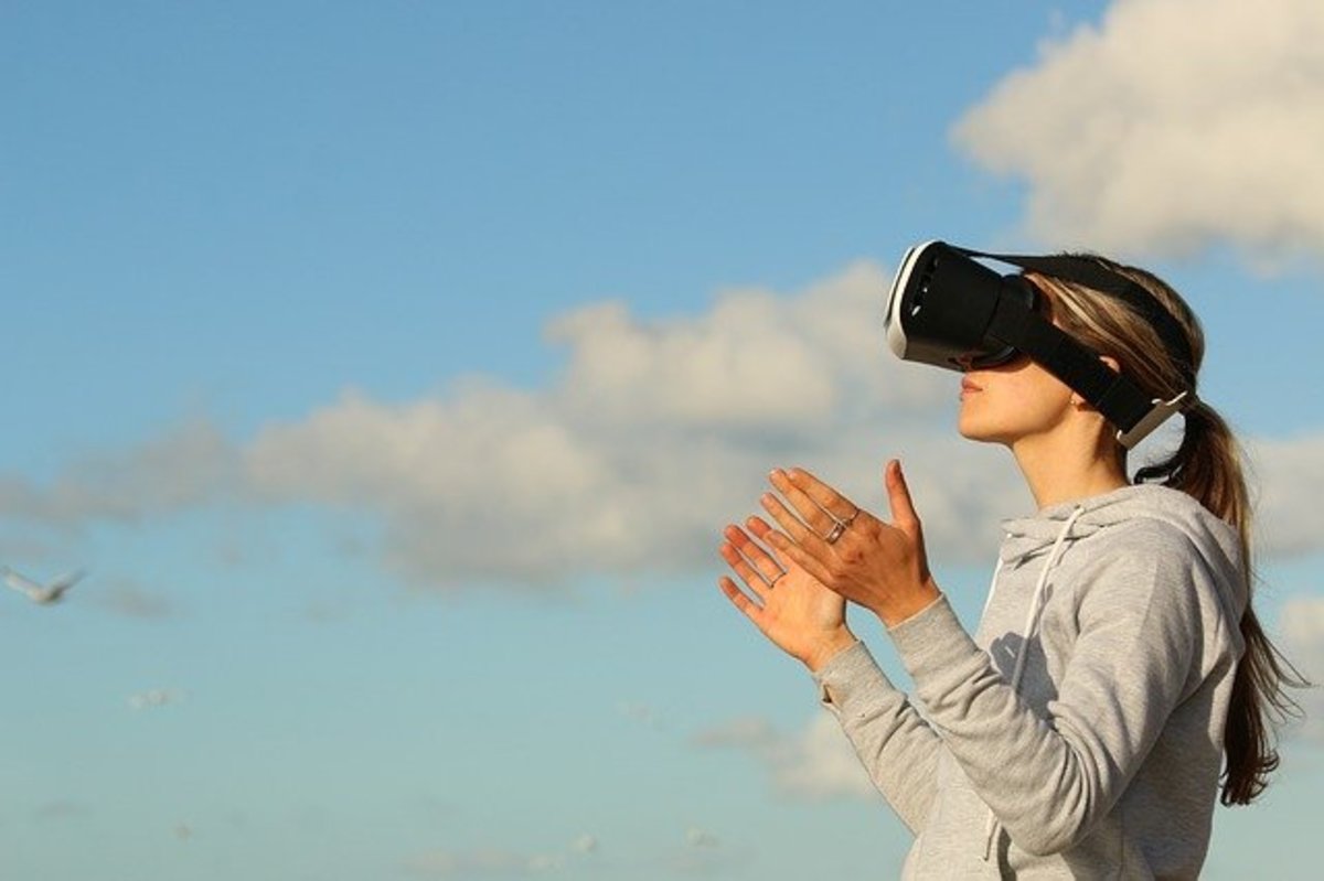A Beginner's Guide to the Virtual Reality World: Understanding The Metaverse