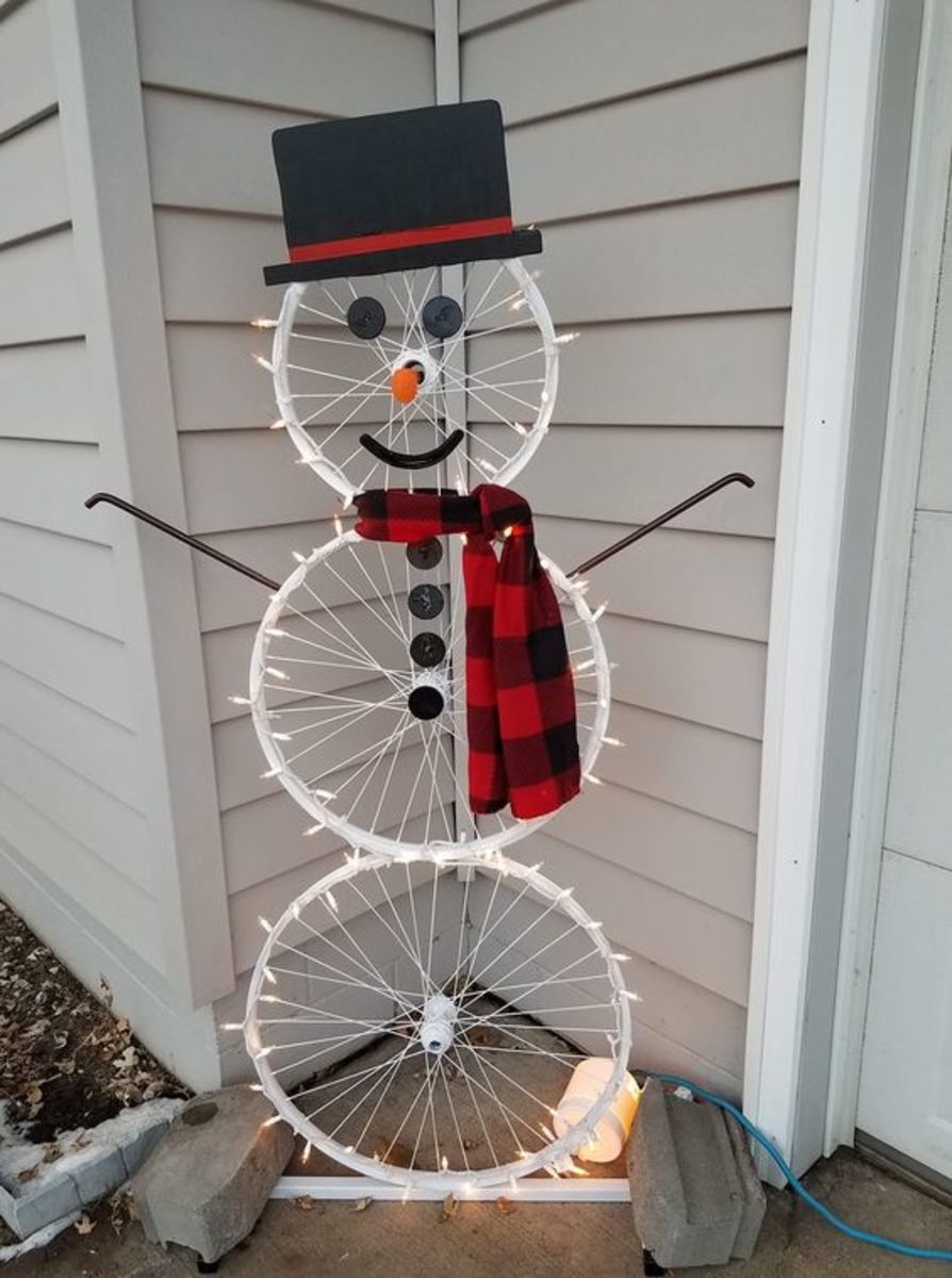 easy-diy-dollar-store-outdoor-christmas-decorations