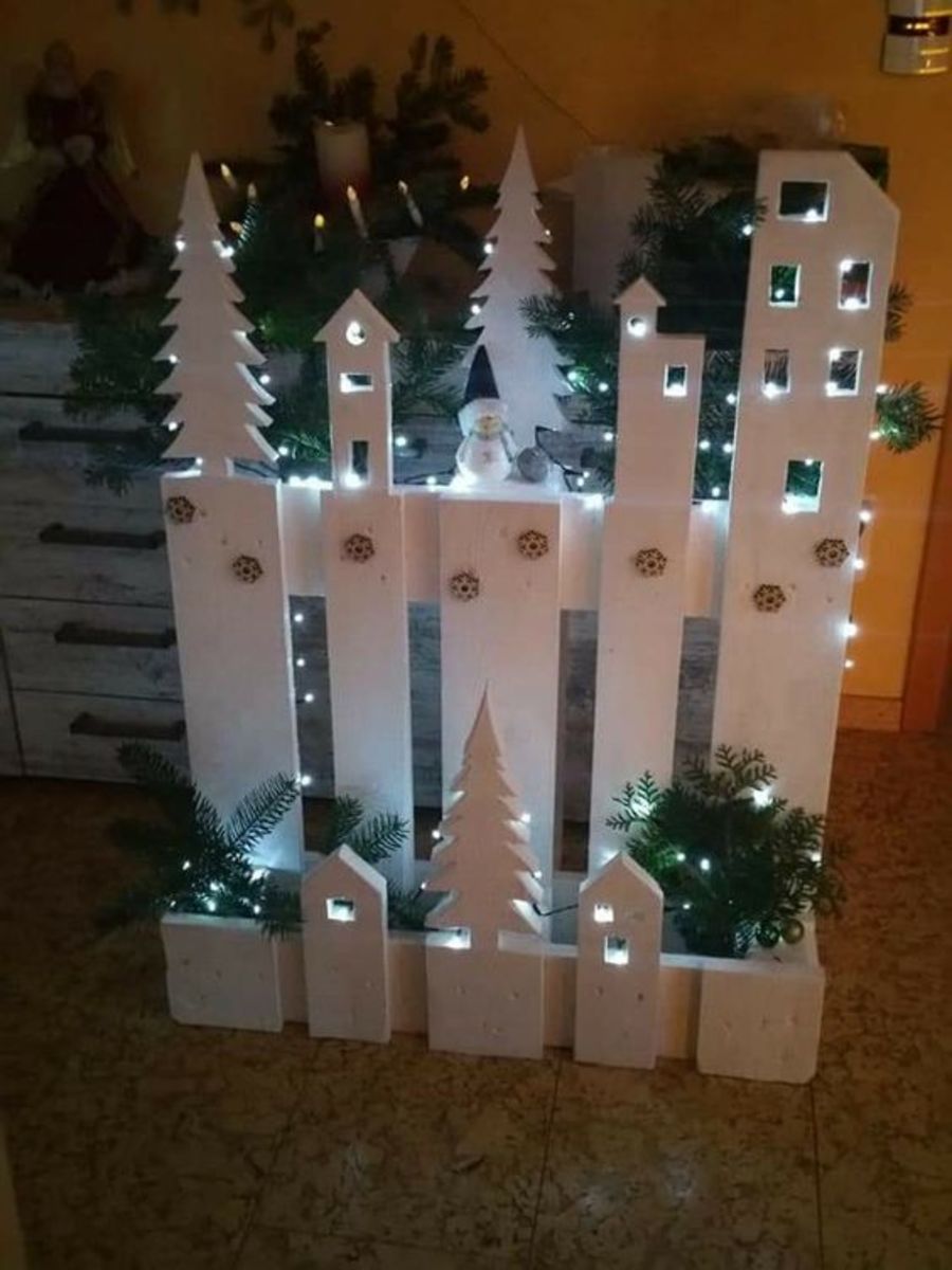 A Christmas pallet